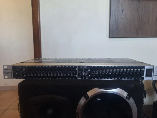 Equalizador Behringer FBQ-PRO