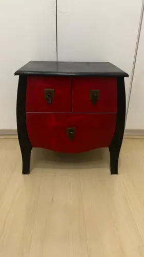 Mesa de Cabeceira Retro , 3 gavetas Vermelho e Preto