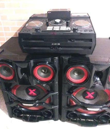 Som LG XBOOM CM * WATTS RMS com detalhe 