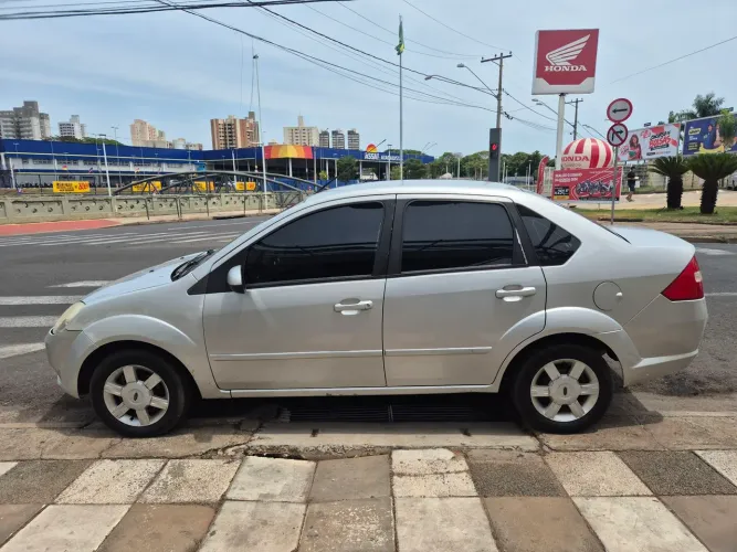 Ford Fiesta Sed. 1.6 8V Flex 4P 2006