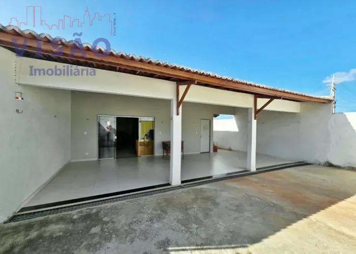 VENDE-SE CASA COM PISCINA NO BAIRRO PRESIDENTE COSTA E SILVA