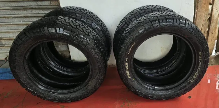 Vendo ou faço algum rolo de minha preferência, pneus novos sem uso.