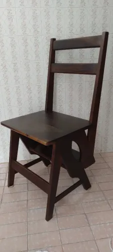 Cadeira que vira escada 2 x 1 Madeira