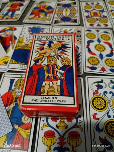  Baralho original Ancien Tarot de Marseille fabricado na França (Grimaud 1977).