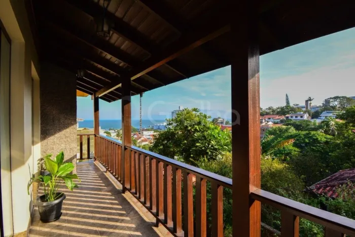 Casa Residencial de 372 m² com 4 quartos sendo 1 suíte em Itaguaçu