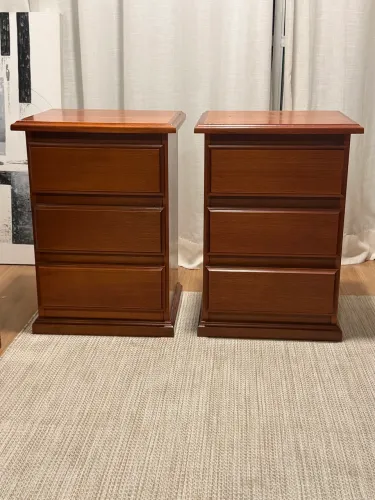 Mesa de cabeceira - criado mudo - madeira maciça 