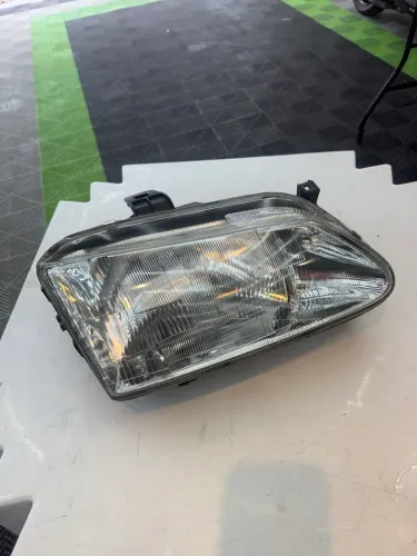 Farol direito Megane 1998 