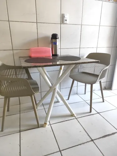 Mesa Usada SOMENTE MESA, SEM CADEIRAS.
