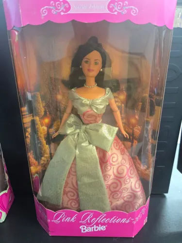 Mattel 1997 Pink Reflections Barbie