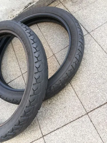 Vendo pneus de motos