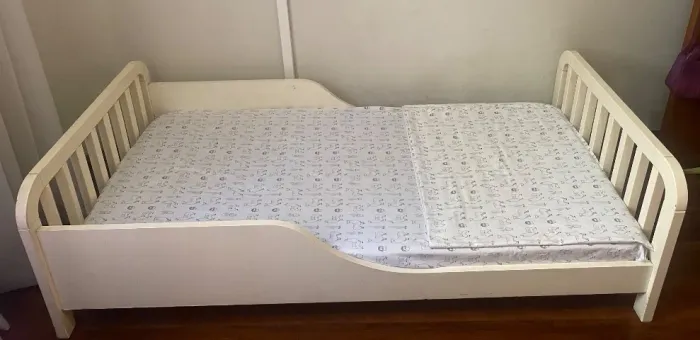 Cama infantil com colchão 