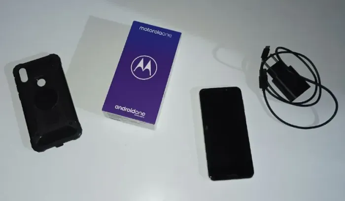 MOTOROLA ONE 64 GB EM PERFEITO ESTADO E COMPLETO