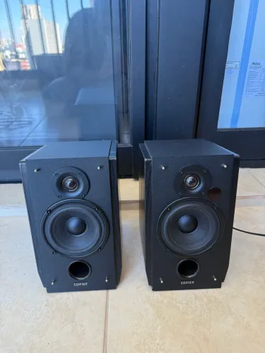 Monitor de Qudio Edifier e 1700BT