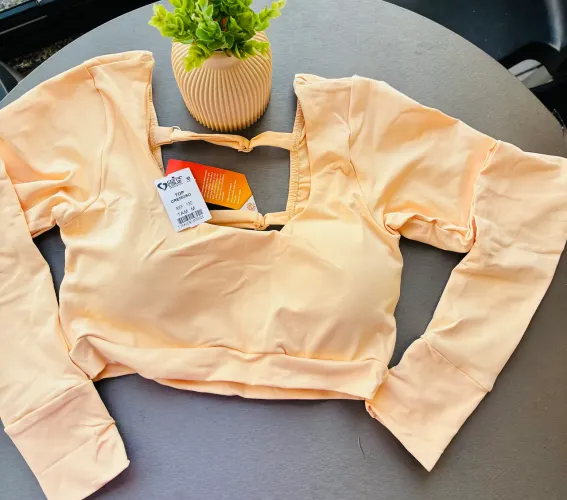 Roupas novas a preço de custo