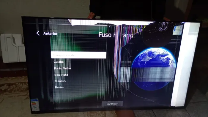 TV 65 polegadas LG quebrada para retirada de peça ou arrumar