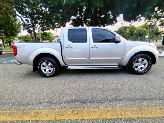 Nissan Frontier Platinum CD 4X4 2.5 TB Diesel 2014