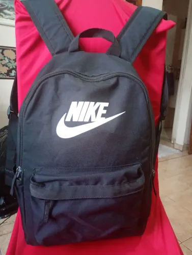 Mochila Nike original,usada,em boas condições, pequeno reparo.