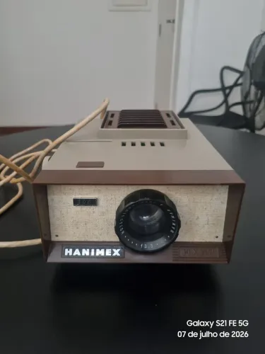 Par quem é colecionador, projetor HANIMEX HX 330 anos 60 e 70 funcionando.