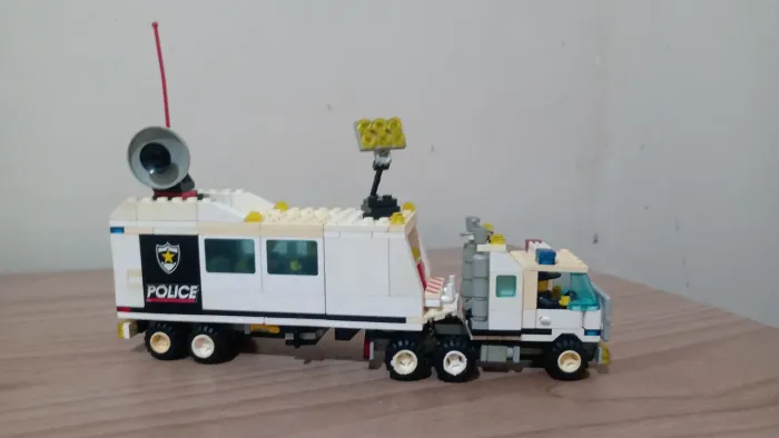 Carreta da Police de Lego original - Brinquedo de montar - De 599 por R$ 499