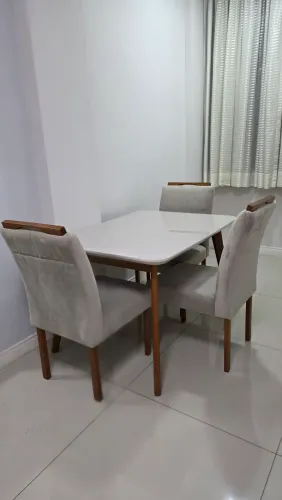 Mesa madeira maciça tampo de vidro com 4 cadeiras
