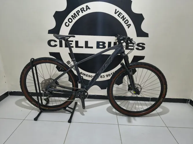 Vendo OGGI Agile pró carbono aro 29 tamanho 17 top demais fazemos entrega !