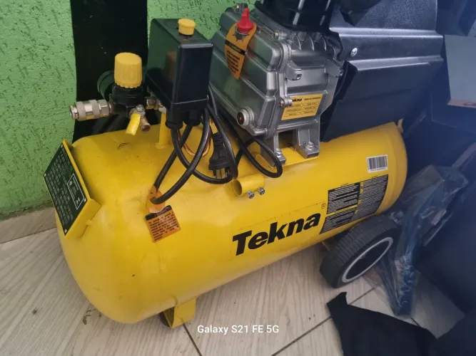 Compressor de ar semi novo não foi usado