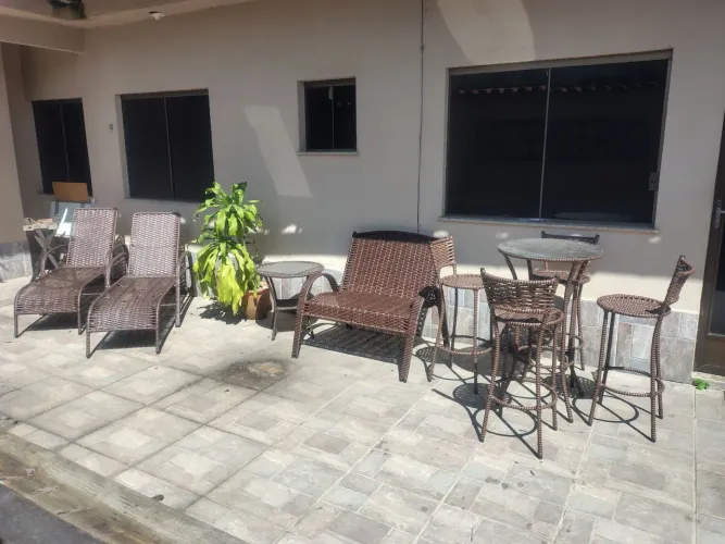 Espreguiçadeiras, mesas, cadeiras, conjunto de quintal!