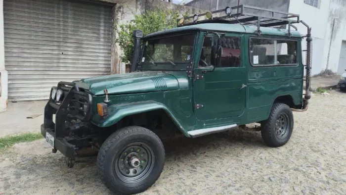 Toyota Band.Jipe Cap.de Aço Chas. Longo Diesel 1985