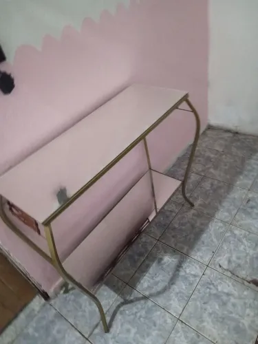 Vendo mesinha de vidro, apenas 1 mês de uso, comprei por 450 vendo por ,300 preço a negici