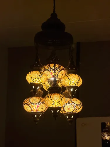 Lustre de bronze veio da Turquia sem as lâmpadas