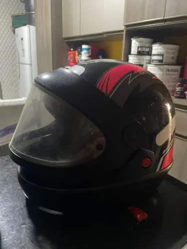 Capacete top