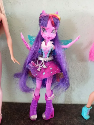Lot bonecas (Barbie Bailarina/Twilight Sparkles/Uliana Descendentes)