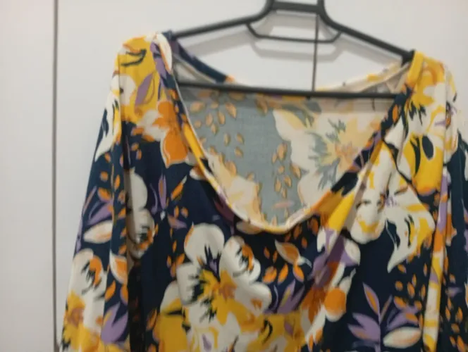 Blusa Manga Estilo Morcego Estampa Floral Amarela E Roxa