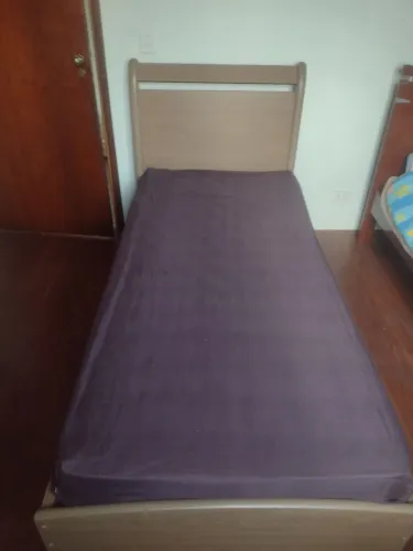 Cama solteiro com colchão D33 e criado mudo