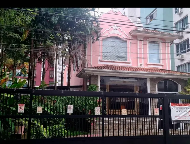 Casa Comercial no Gonzaga, para clinica, consultório, pet shop, elevador 5 vagas R$ 35 mil