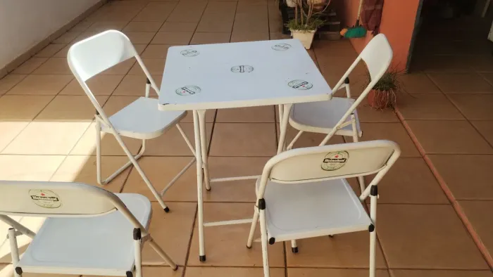 vendo mesa 4 cadeiras aço