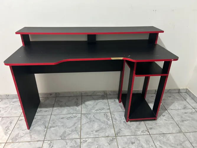 Escrivaninha gamer