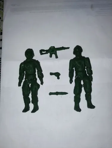 Vendo dois bonecos igual aos comandos em açao com liga e gancho feito de chumbo pesado 