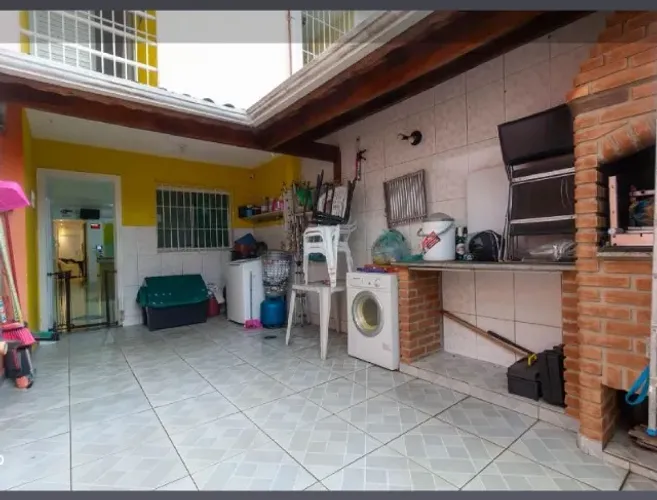 Casa com 2 Quartos, Cozinha Ampla e Arejada