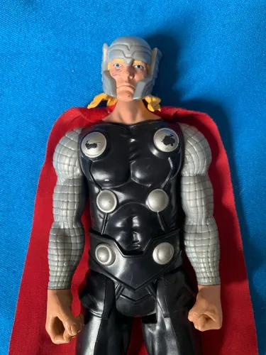Boneco thor hasbro