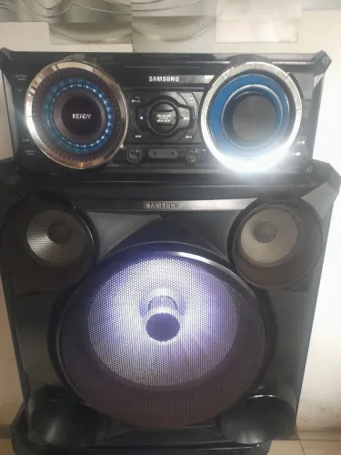 Estou vendendo o som da sansung esta em boas condicoes e estado novo