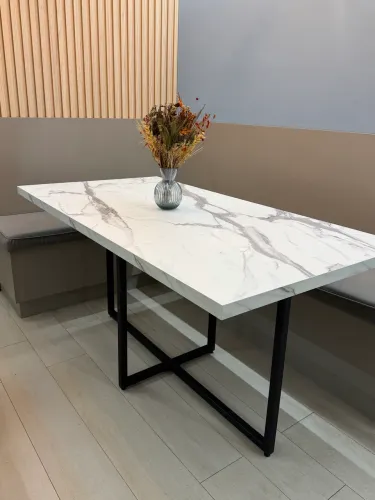 Mesa de Jantar MDF com base em Serralheria
