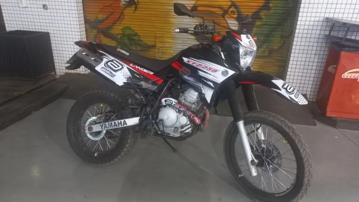 Vendo lander 2011 250 cilindradas valor 15.000.
