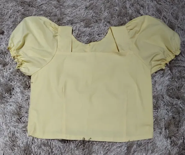 Blusa em tecido alfaiataria 