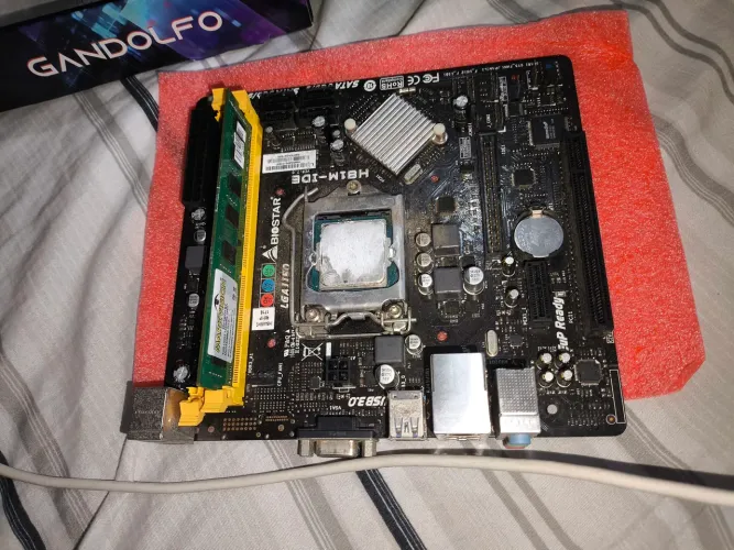 placa mãe+ procesador e memória 