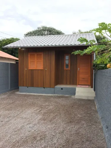 Aluga-se Casa/Kit Net Mobiliada 1 quarto - em Capivari de Baixo