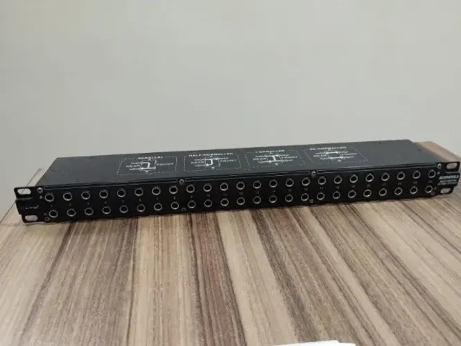 Patchbay Neutrik NYS-SPP-L1 - P10 1/4'' - 48 pontos
