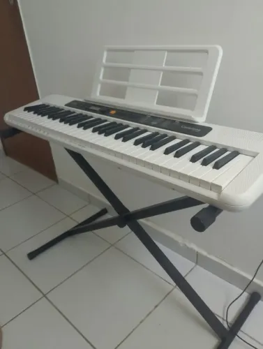 Teclado Casio CT-S200 + Suporte
