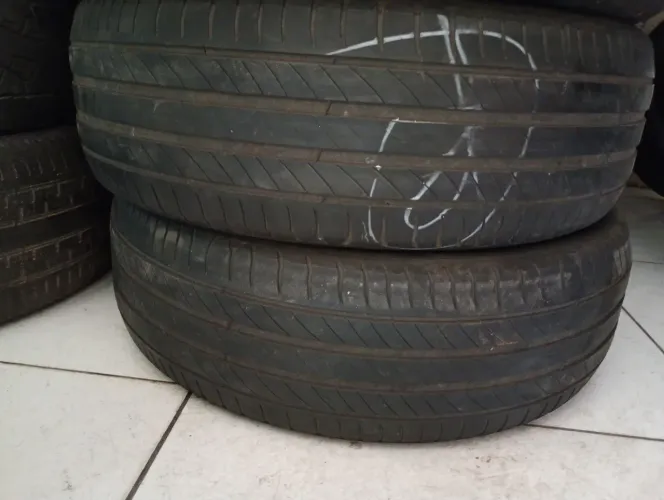 Par de pneus 215/60/17. Seminovos. Michelin 