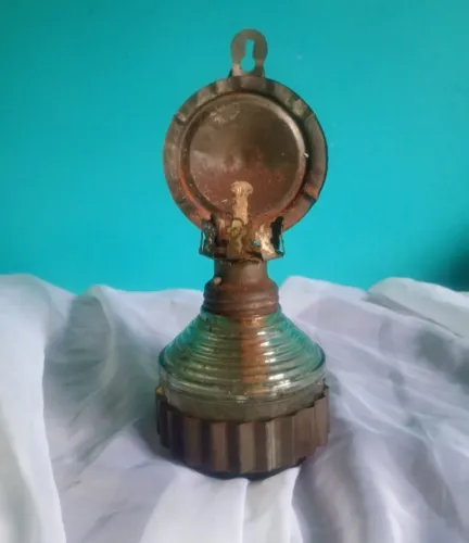 Antiga lamparina / lampião a querosene 